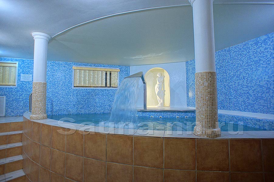 Сауна "Гагарина 50". Большой бассейн с подсветкой, гидромассажем и водопадом.