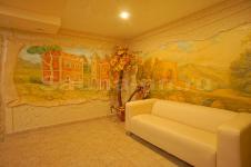 Сауна "Надежда" - номер 6 - зона отдыха с фресками в гостиной