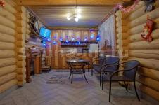 Коттедж "Теремок" - малая гостиная с камином и кухней