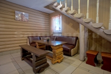 Сауна "Деревенька" — Дом №3 на 8 и более гостей - гостиная с Тв, массажным креслом и караоке
