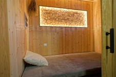 Горьковские бани - отдельная комната отдыха, можевеловые спилы