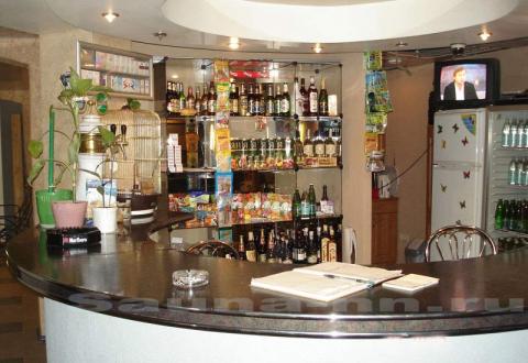 Сауна "Мегаполис" - зона ресепшн, бар с выбором напитков 