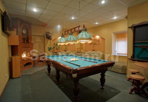 Сауна "на Котова 16" - большая гостиная с камином и бильярдом