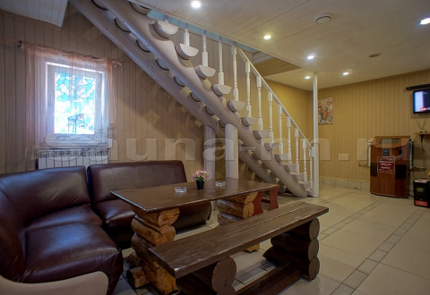 Сауна "Деревенька" — Дом №3 на 8 и более гостей - большая гостиная с Тв, массажным креслом и караоке